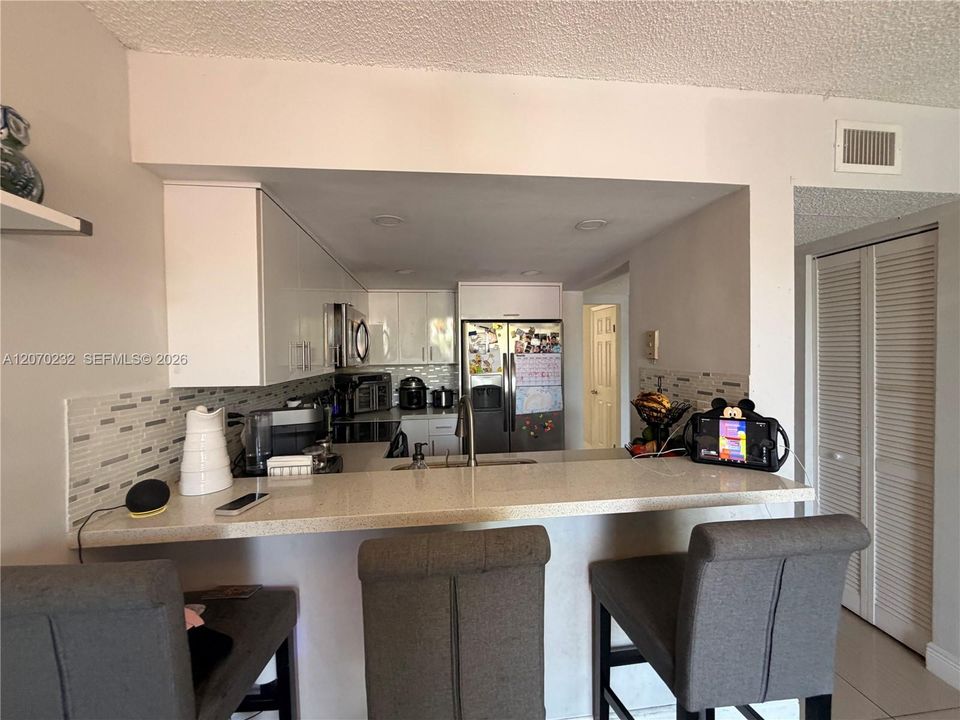For Sale: $390,000 (2 beds, 2 baths, 1032 Square Feet)