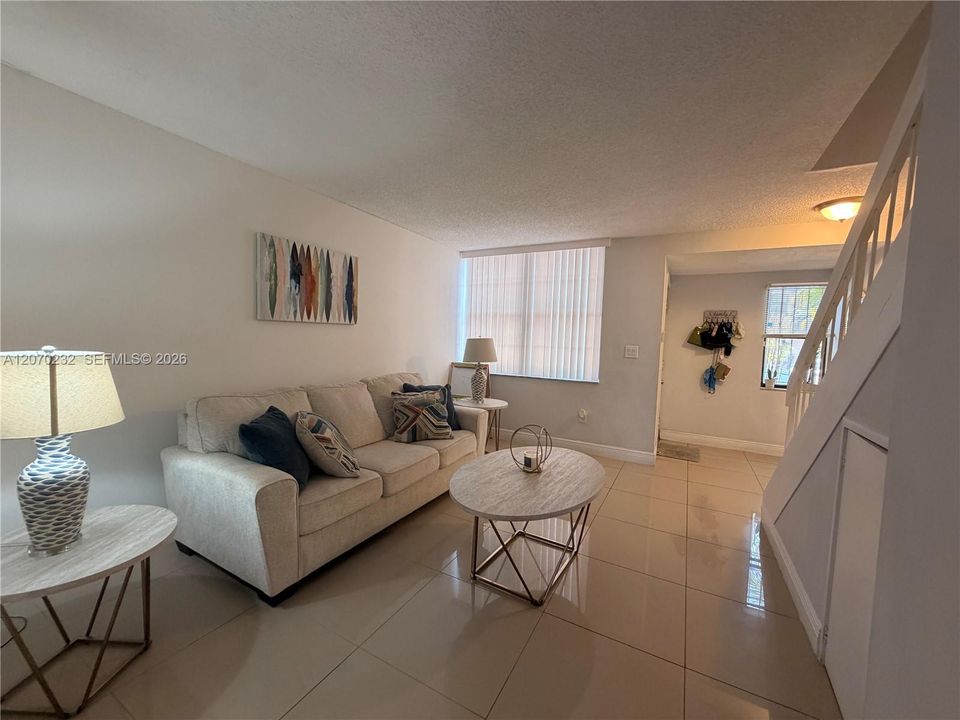 For Sale: $390,000 (2 beds, 2 baths, 1032 Square Feet)