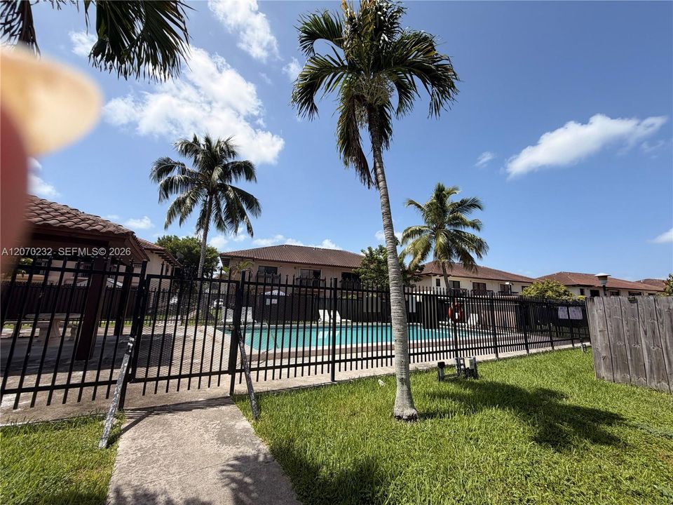 For Sale: $390,000 (2 beds, 2 baths, 1032 Square Feet)