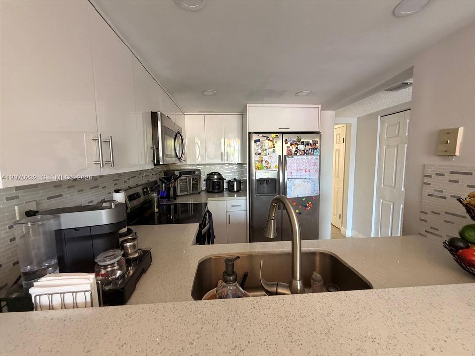 For Sale: $390,000 (2 beds, 2 baths, 1032 Square Feet)