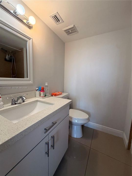 For Sale: $390,000 (2 beds, 2 baths, 1032 Square Feet)