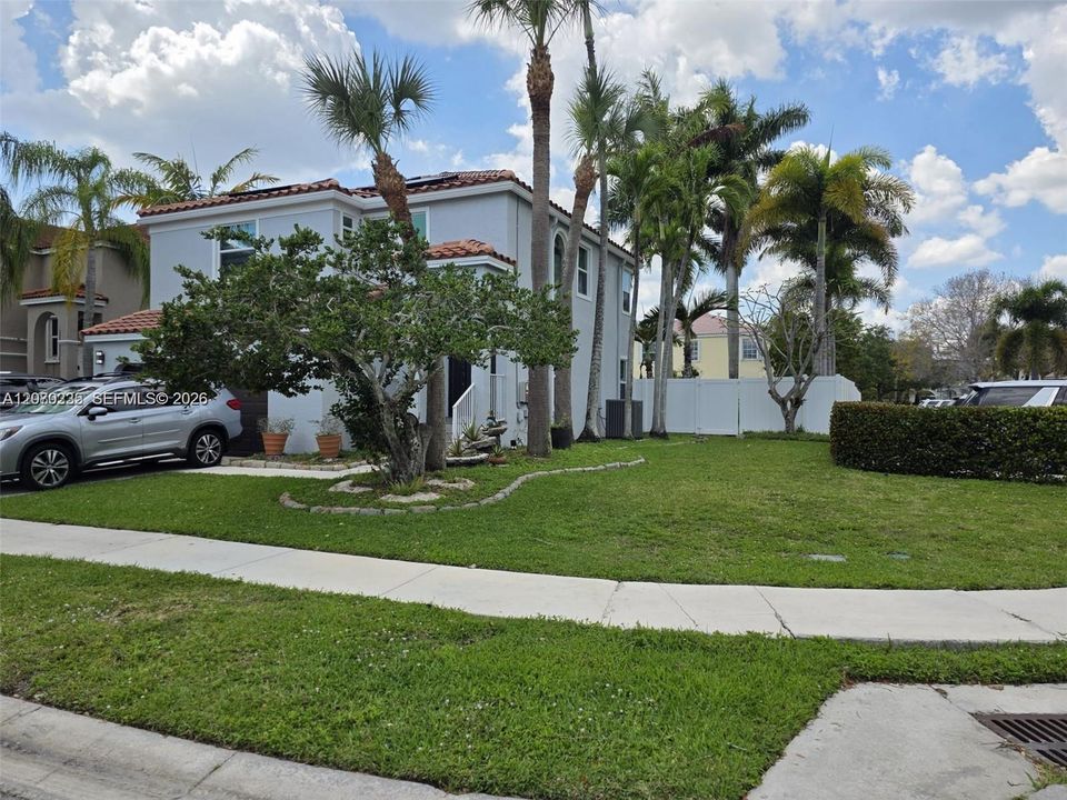 For Rent: $4,500 (3 beds, 2 baths, 1836 Square Feet)