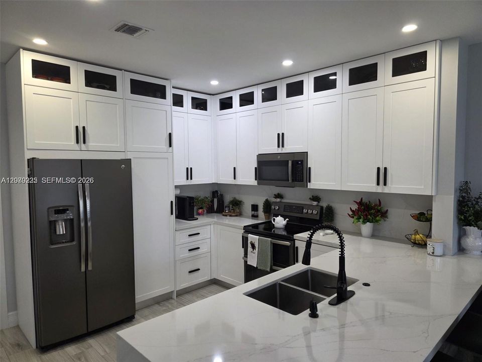 For Rent: $4,500 (3 beds, 2 baths, 1836 Square Feet)
