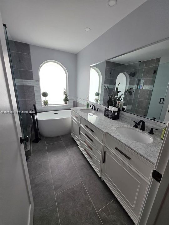 For Rent: $4,500 (3 beds, 2 baths, 1836 Square Feet)