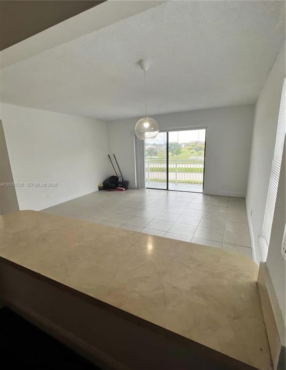 For Sale: $229,900 (2 beds, 2 baths, 1021 Square Feet)