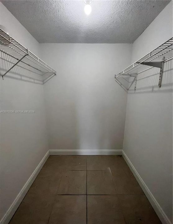 For Sale: $229,900 (2 beds, 2 baths, 1021 Square Feet)