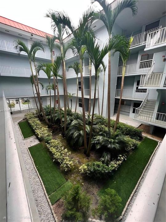 For Sale: $229,900 (2 beds, 2 baths, 1021 Square Feet)