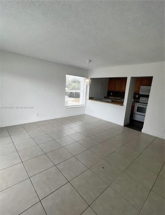 For Sale: $229,900 (2 beds, 2 baths, 1021 Square Feet)