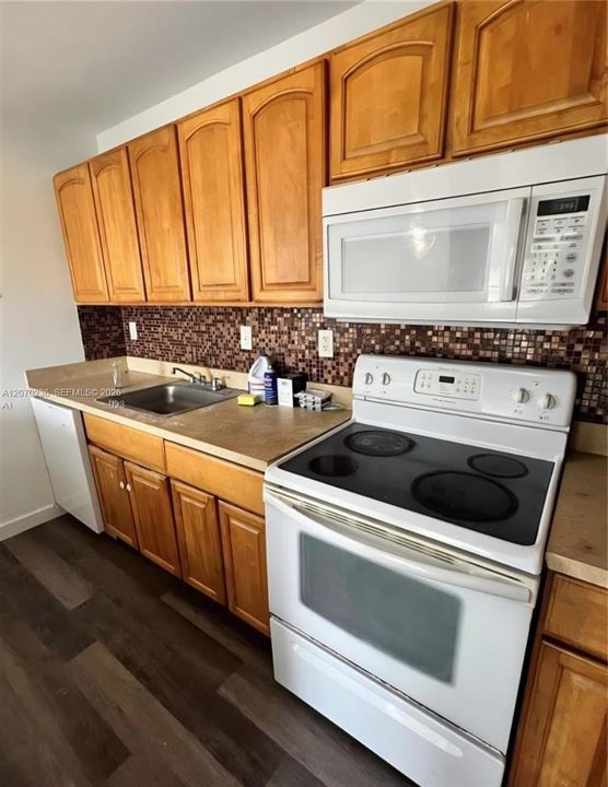 For Sale: $229,900 (2 beds, 2 baths, 1021 Square Feet)