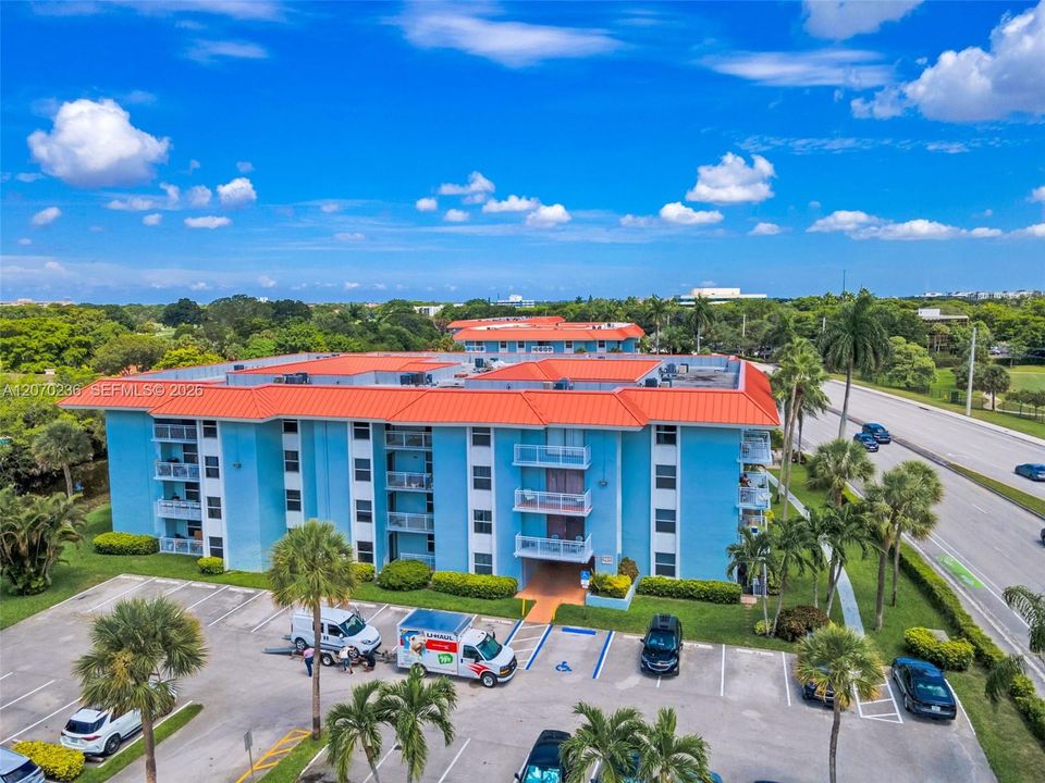 For Sale: $229,900 (2 beds, 2 baths, 1021 Square Feet)