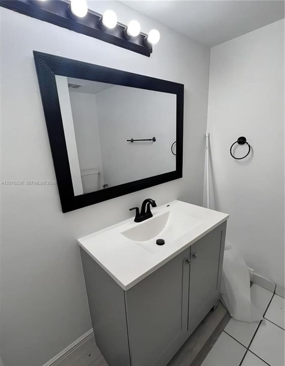 For Sale: $229,900 (2 beds, 2 baths, 1021 Square Feet)