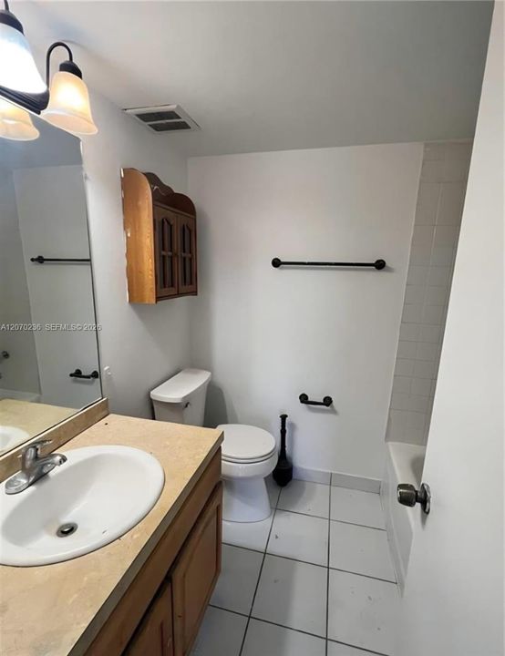 For Sale: $229,900 (2 beds, 2 baths, 1021 Square Feet)