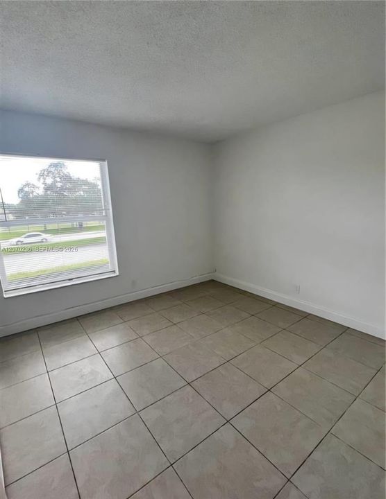 For Sale: $229,900 (2 beds, 2 baths, 1021 Square Feet)