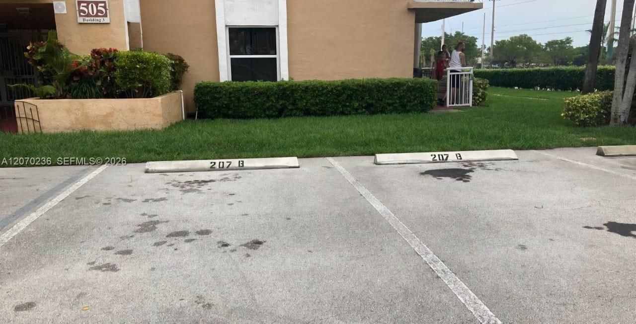 For Sale: $229,900 (2 beds, 2 baths, 1021 Square Feet)
