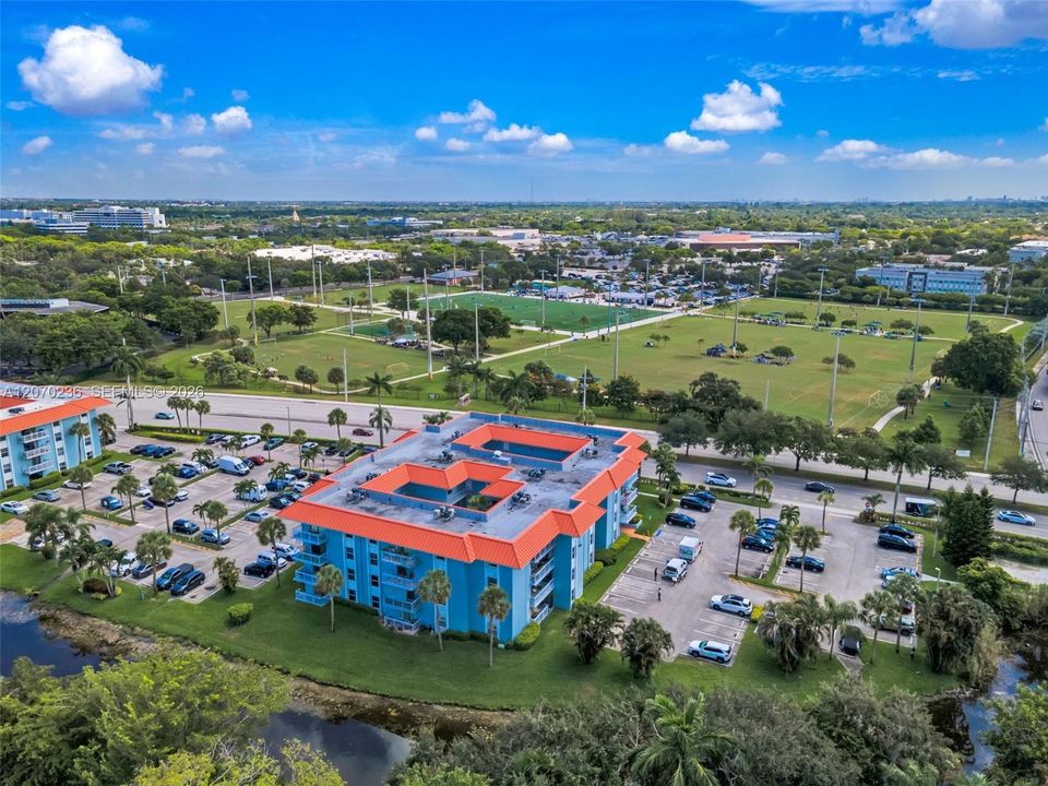 For Sale: $229,900 (2 beds, 2 baths, 1021 Square Feet)