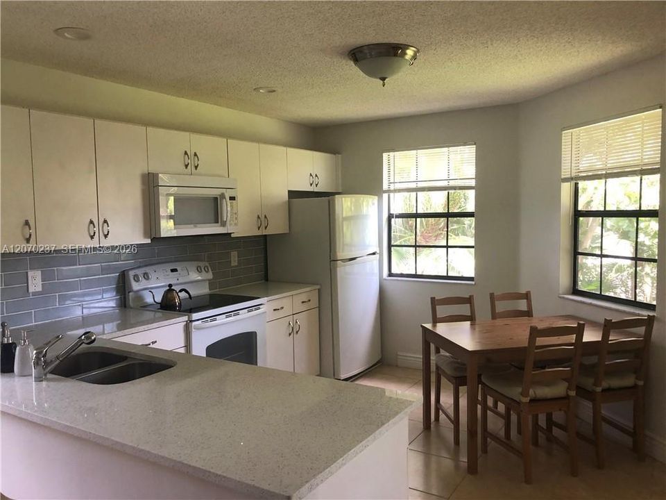 For Rent: $2,650 (2 beds, 2 baths, 1319 Square Feet)