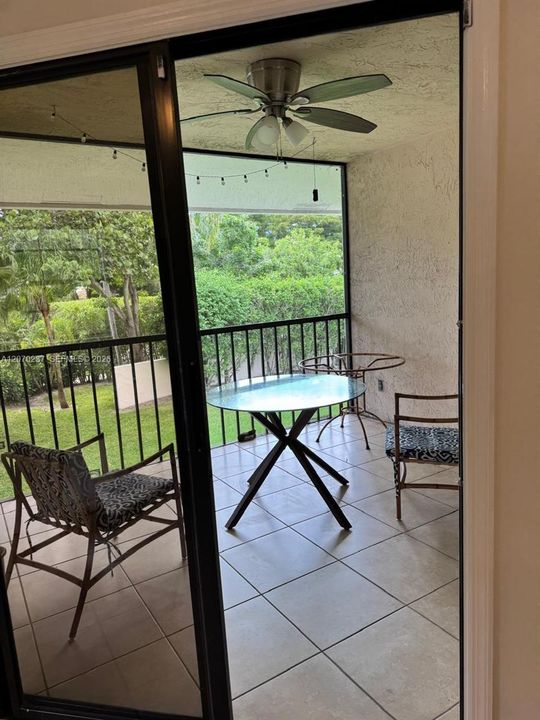 For Rent: $2,650 (2 beds, 2 baths, 1319 Square Feet)