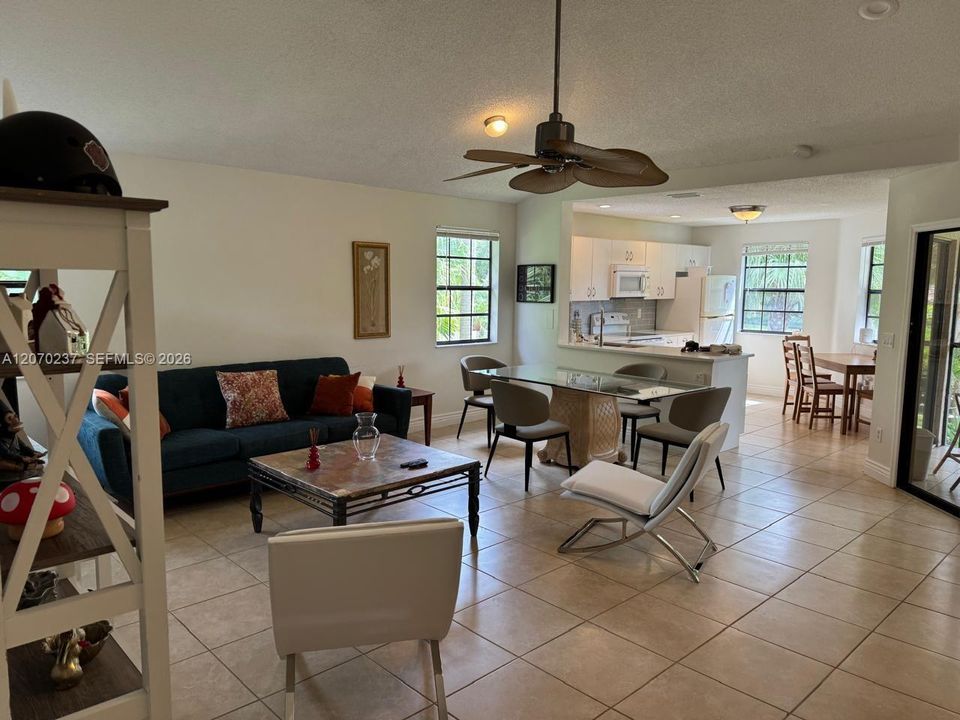 For Rent: $2,650 (2 beds, 2 baths, 1319 Square Feet)