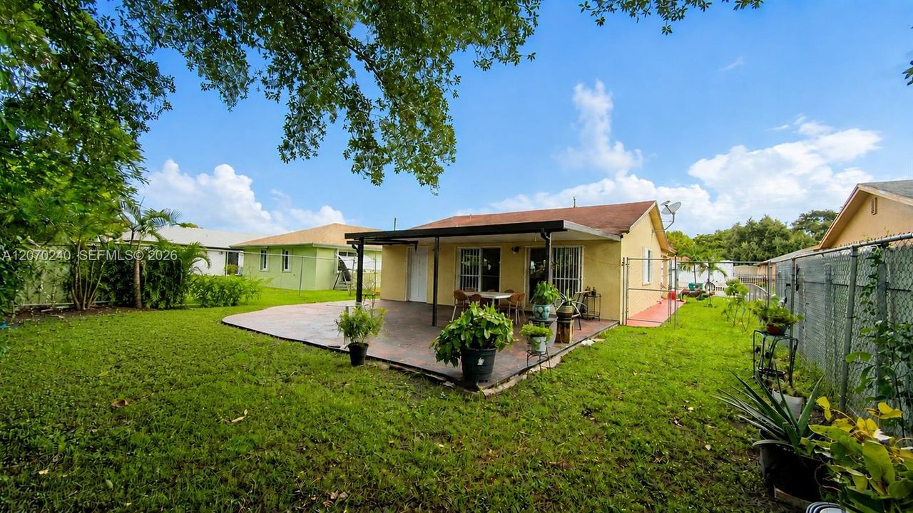 For Sale: $500,000 (3 beds, 2 baths, 1224 Square Feet)