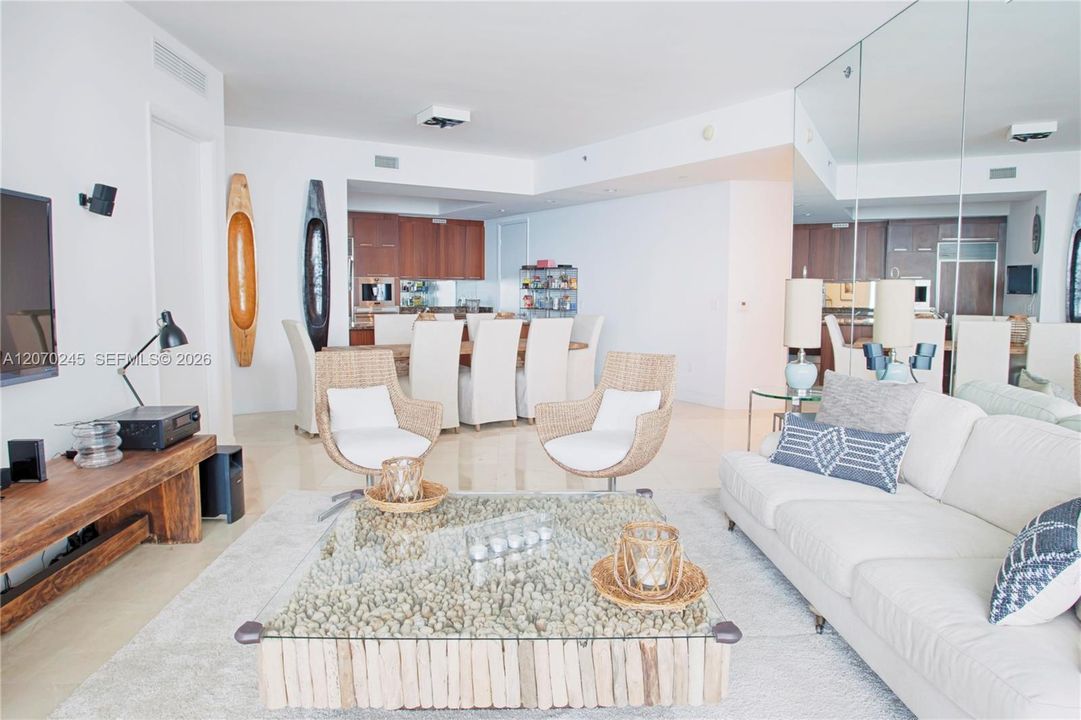 For Rent: $9,500 (2 beds, 3 baths, 1935 Square Feet)