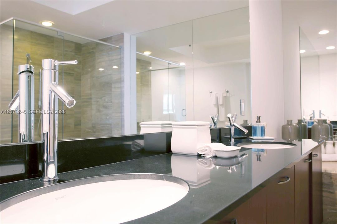 For Rent: $9,500 (2 beds, 3 baths, 1935 Square Feet)