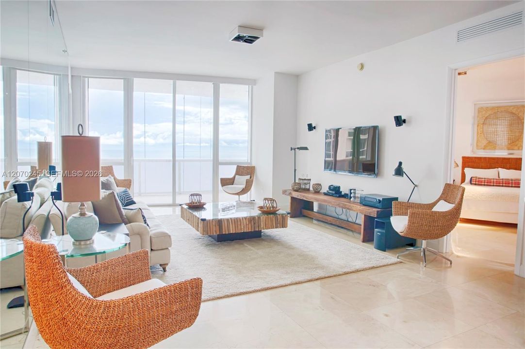 For Rent: $9,500 (2 beds, 3 baths, 1935 Square Feet)