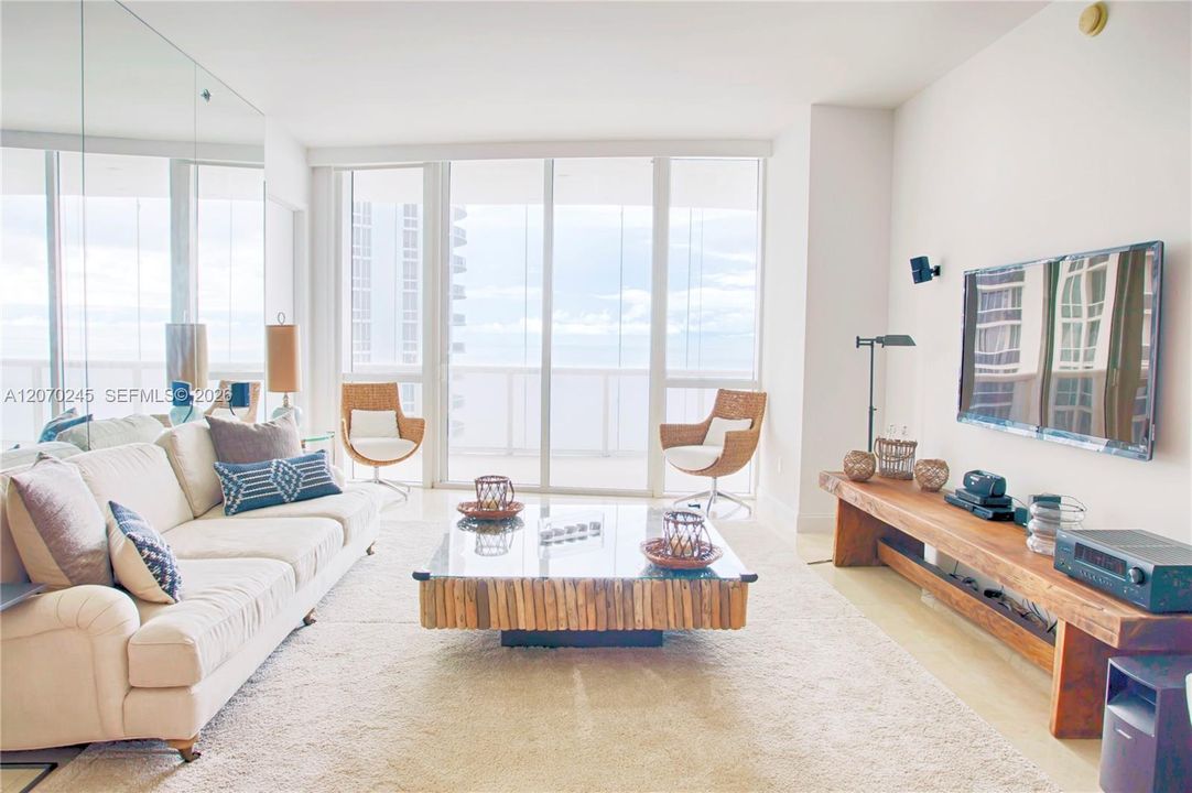 For Rent: $9,500 (2 beds, 3 baths, 1935 Square Feet)