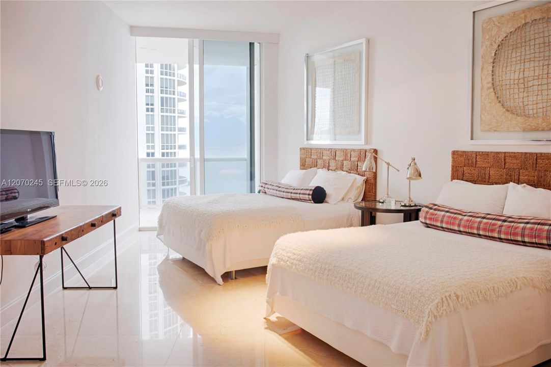 For Rent: $9,500 (2 beds, 3 baths, 1935 Square Feet)