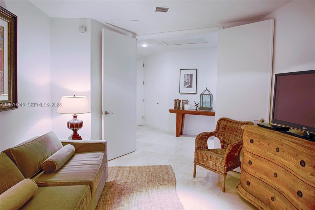 For Rent: $9,500 (2 beds, 3 baths, 1935 Square Feet)
