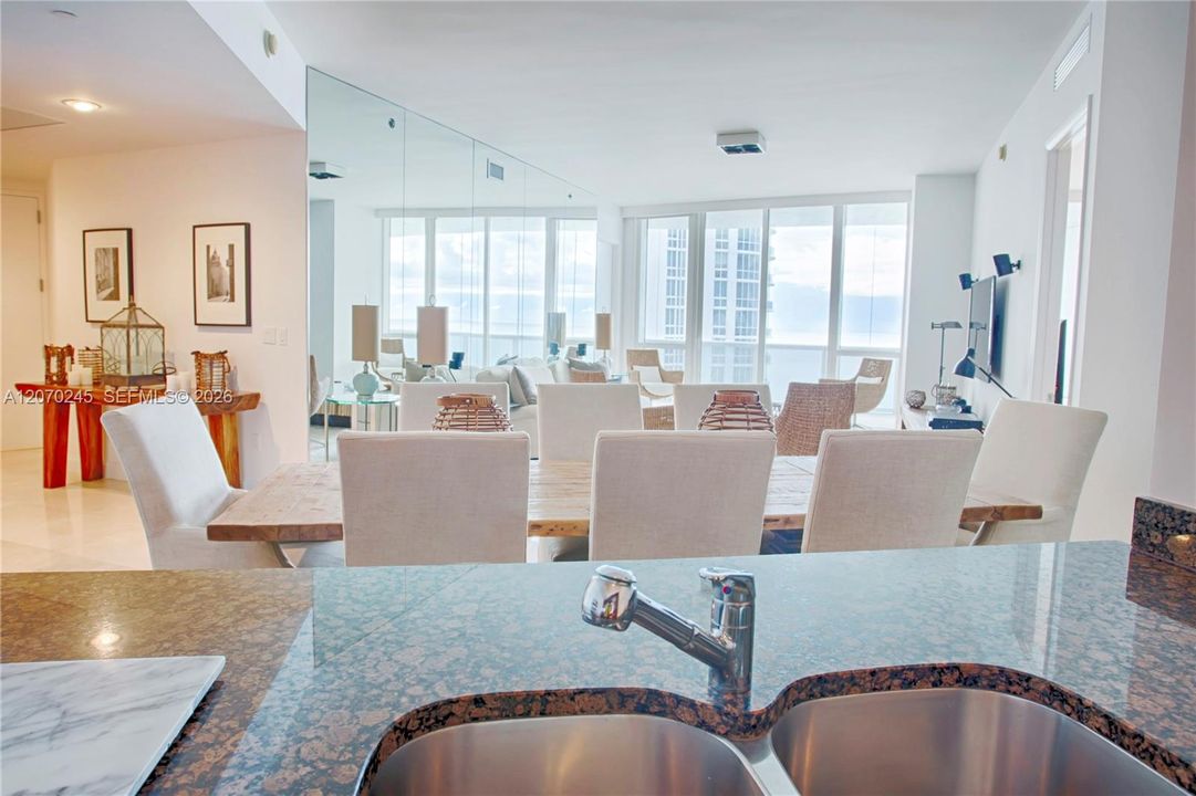 For Rent: $9,500 (2 beds, 3 baths, 1935 Square Feet)