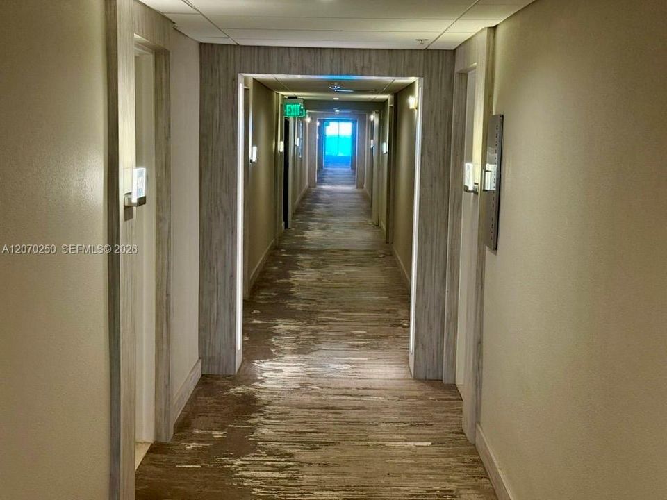 For Rent: $3,700 (1 beds, 1 baths, 896 Square Feet)