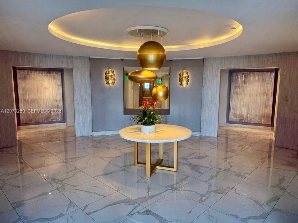 For Rent: $3,700 (1 beds, 1 baths, 896 Square Feet)