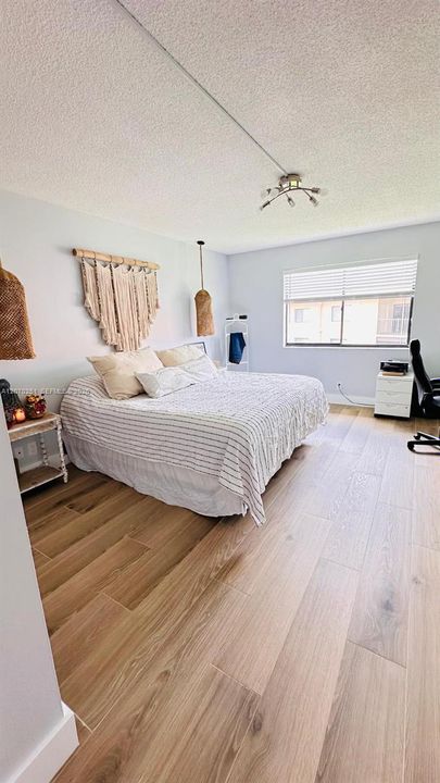For Sale: $360,000 (3 beds, 2 baths, 1231 Square Feet)