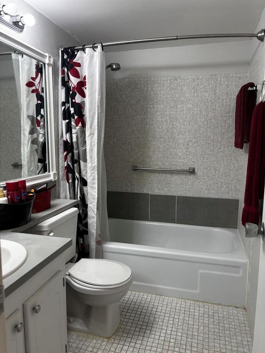 FULL BATHROOM
