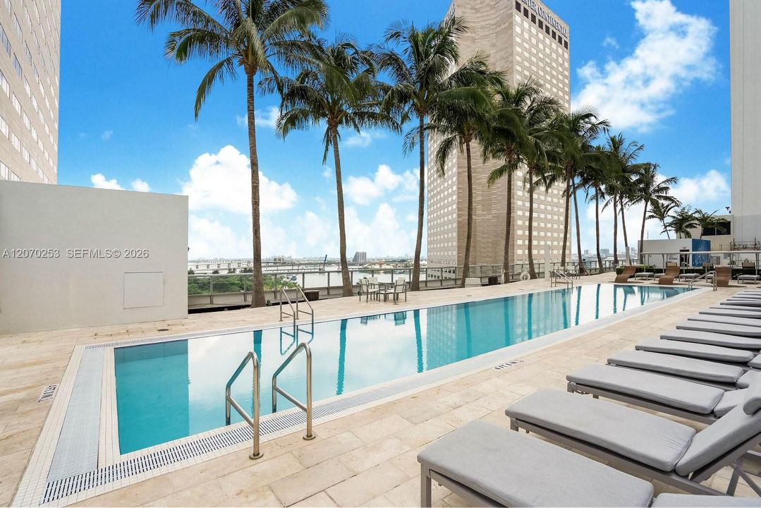 For Rent: $3,100 (1 beds, 1 baths, 846 Square Feet)