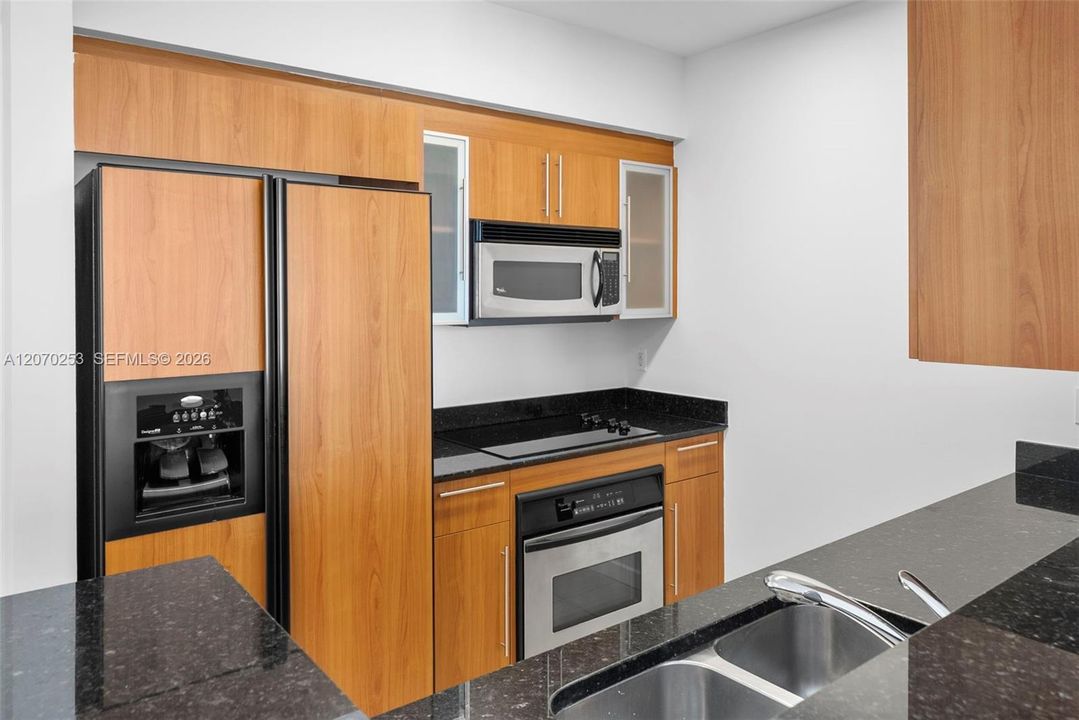 For Rent: $3,100 (1 beds, 1 baths, 846 Square Feet)