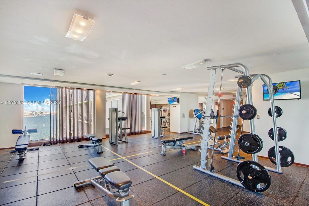 For Rent: $3,100 (1 beds, 1 baths, 846 Square Feet)