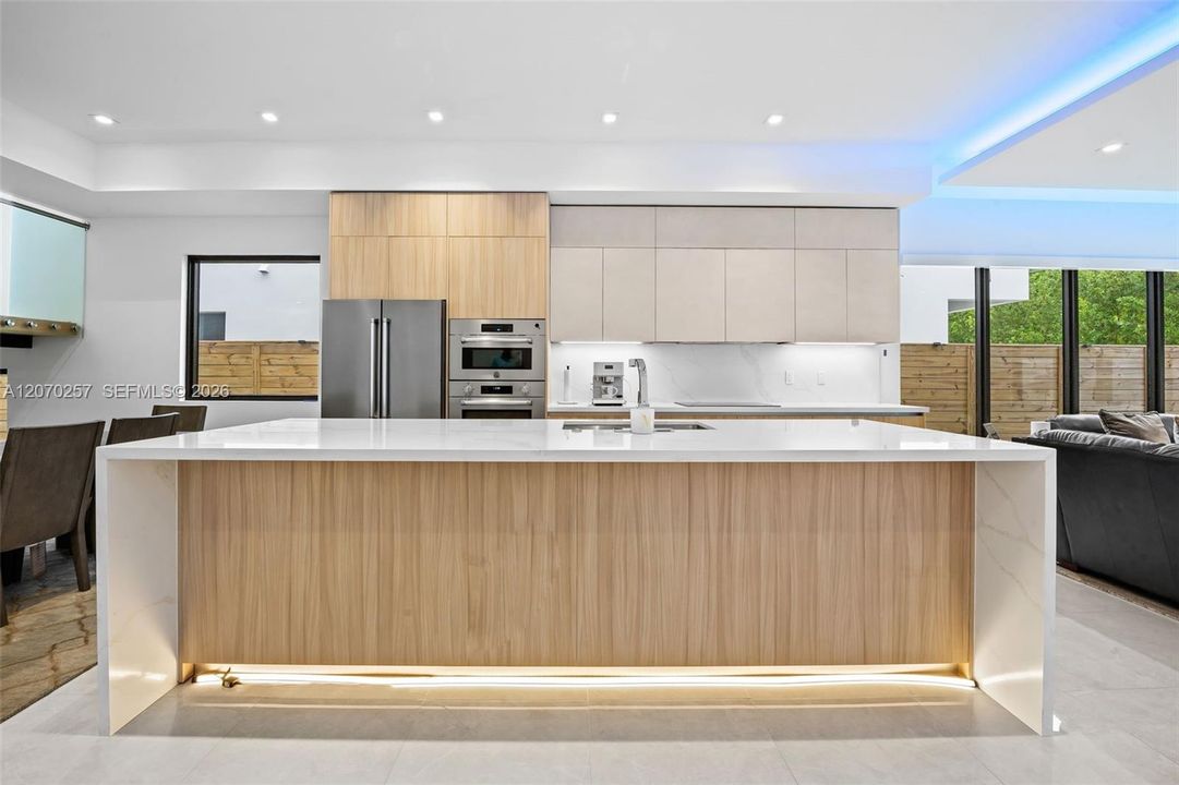 На продажу: $1,699,000 (3 спален, 3 ванн, 2452 Квадратных фут)