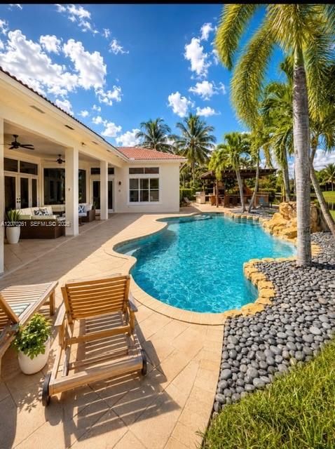 En Venta: $1,599,999 (6 camas, 4 baños, 4635 Pies cuadrados)
