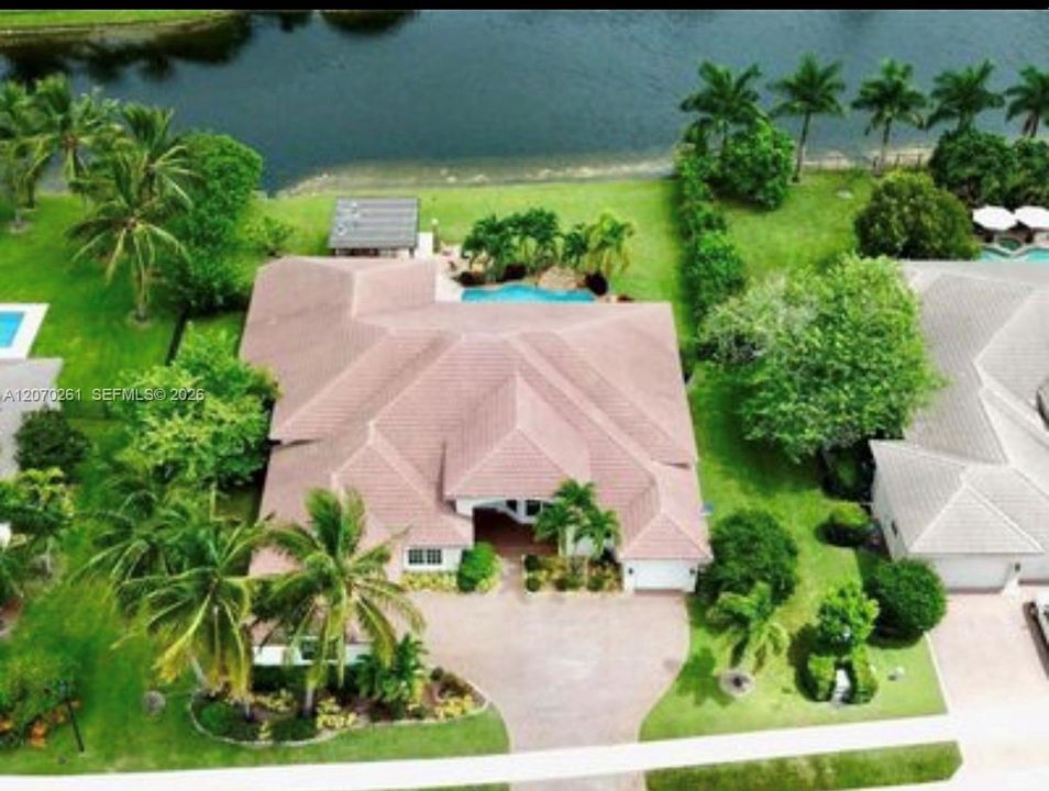 En Venta: $1,599,999 (6 camas, 4 baños, 4635 Pies cuadrados)