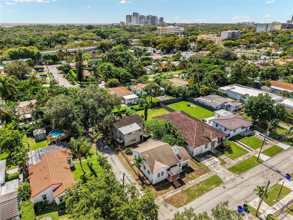 For Sale: $450,000 (6 beds, 3 baths, 2147 Square Feet)