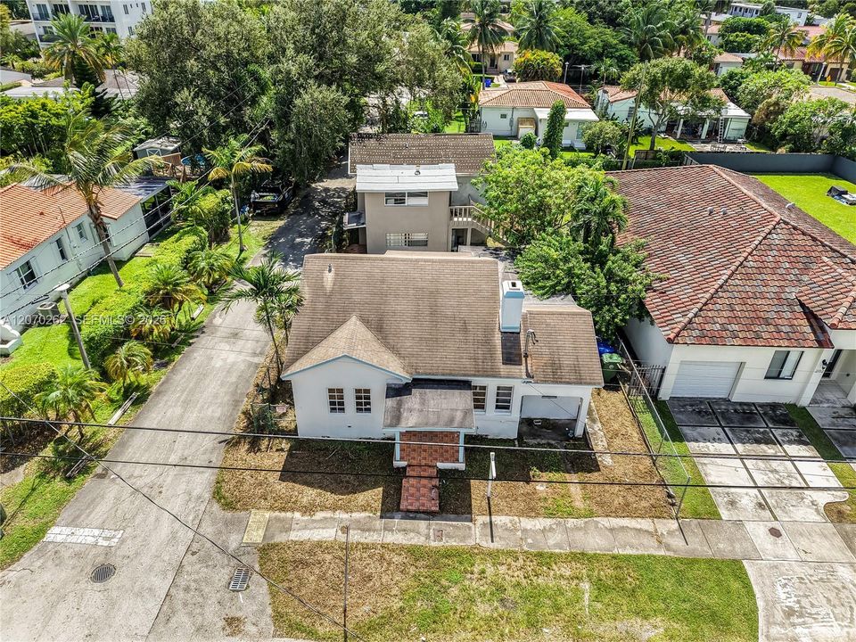 For Sale: $450,000 (6 beds, 3 baths, 2147 Square Feet)