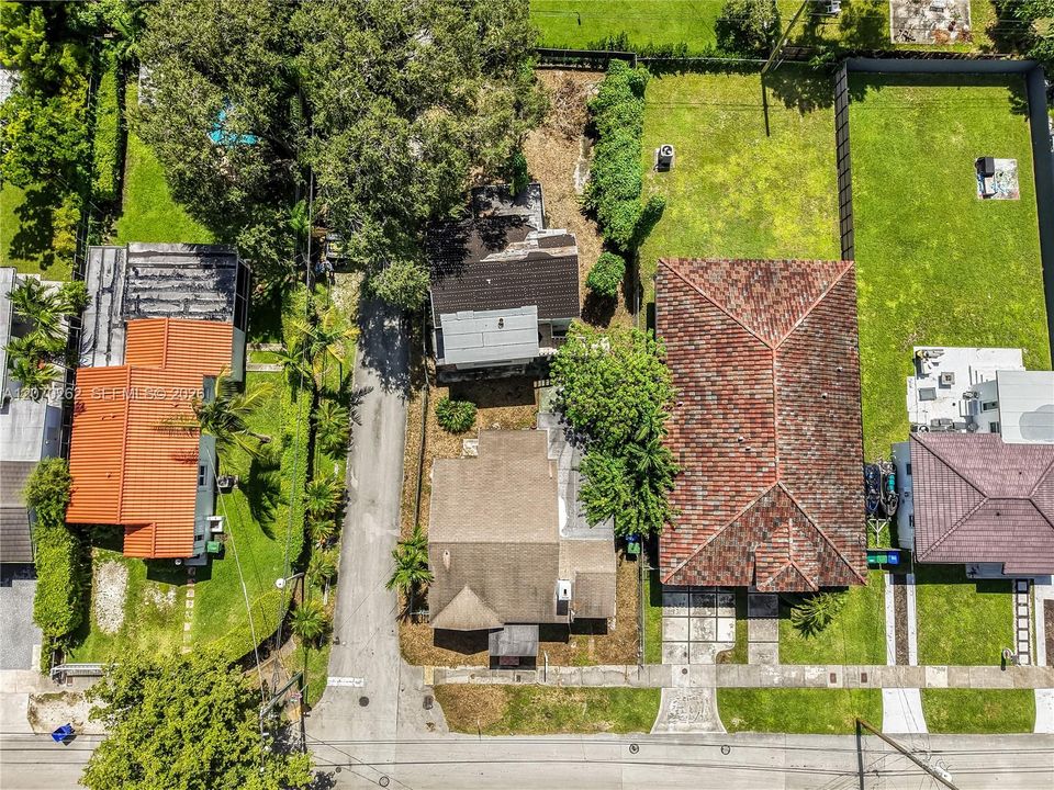 For Sale: $450,000 (6 beds, 3 baths, 2147 Square Feet)