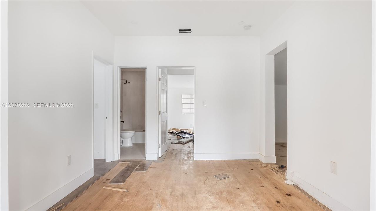 For Sale: $450,000 (6 beds, 3 baths, 2147 Square Feet)