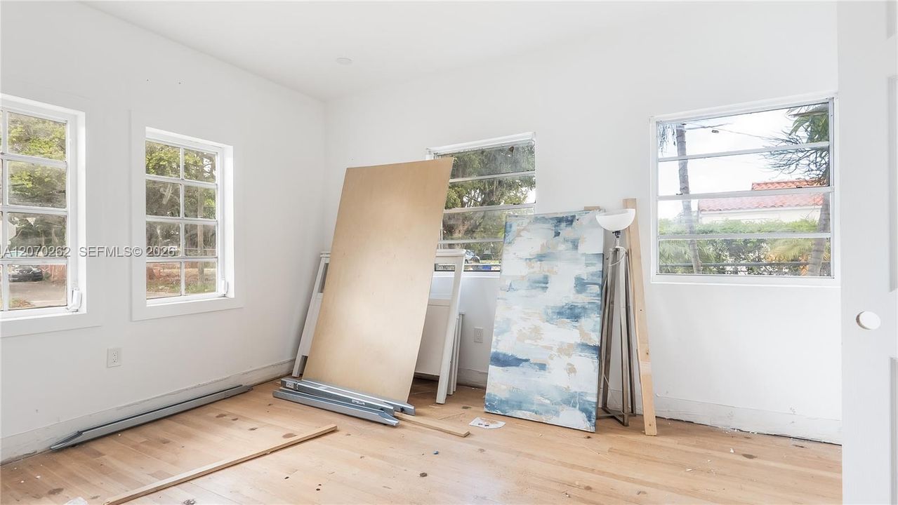 For Sale: $450,000 (6 beds, 3 baths, 2147 Square Feet)