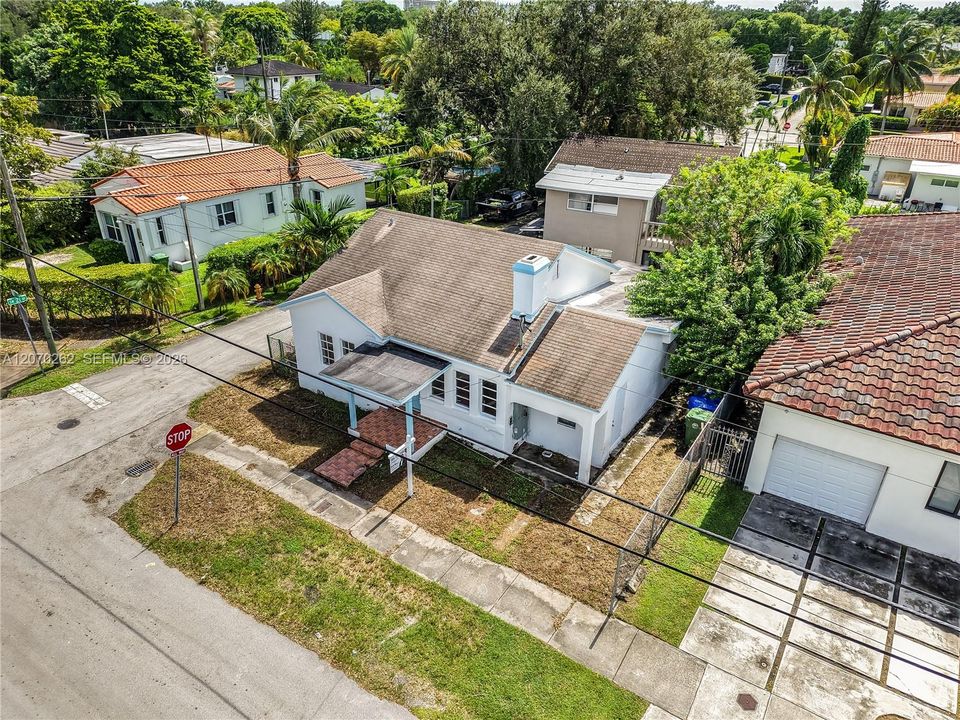 For Sale: $450,000 (6 beds, 3 baths, 2147 Square Feet)
