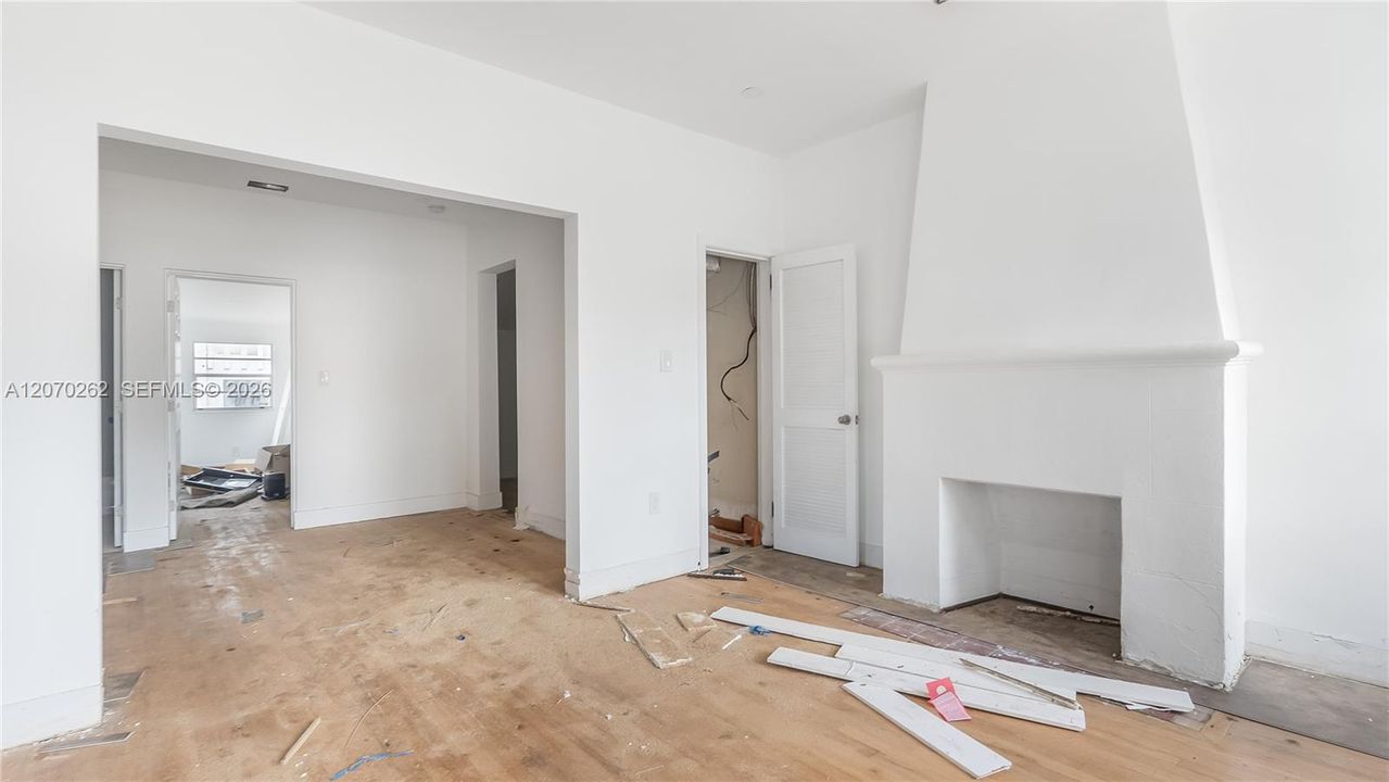 For Sale: $450,000 (6 beds, 3 baths, 2147 Square Feet)