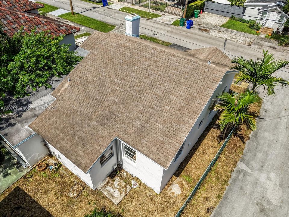 For Sale: $450,000 (6 beds, 3 baths, 2147 Square Feet)
