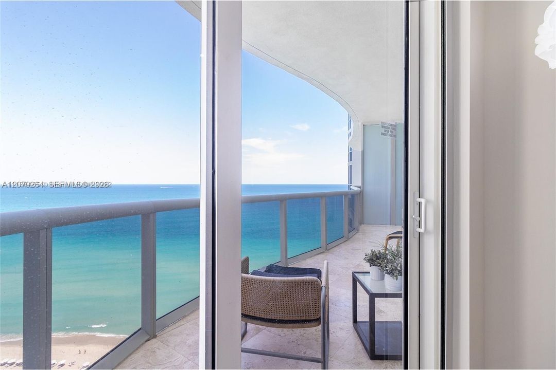 For Rent: $8,750 (2 beds, 3 baths, 1935 Square Feet)