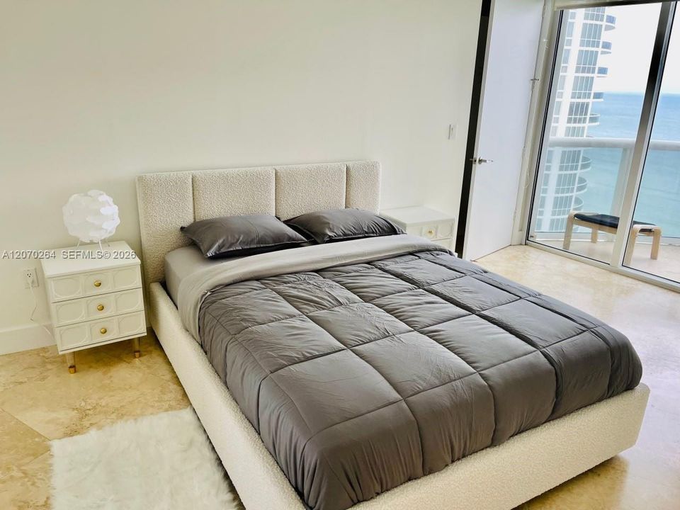 For Rent: $8,750 (2 beds, 3 baths, 1935 Square Feet)